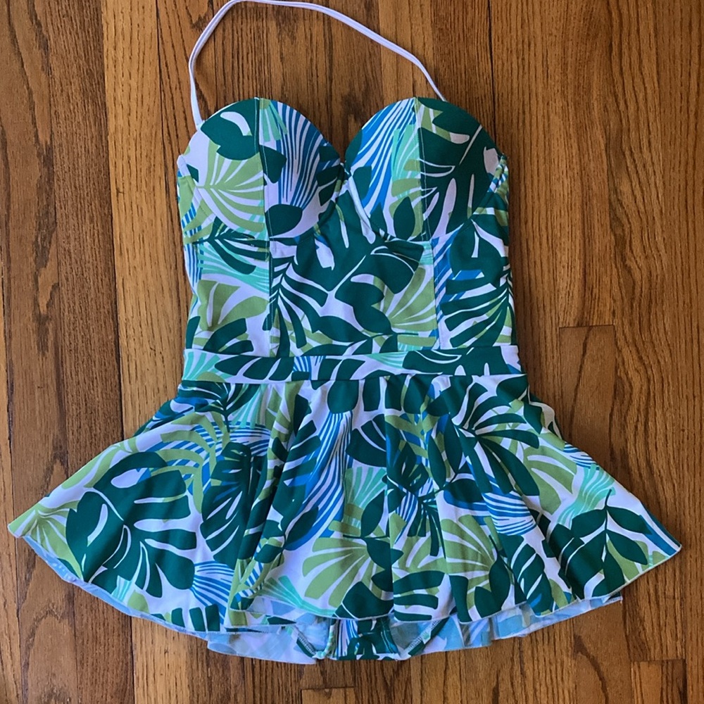 Bettie Page BANDEAU ONE PIECE WITH SKIRT IN TROPICAL PALM - Picture 3 of 9